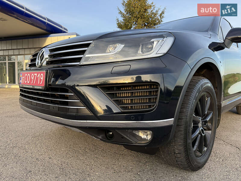 Позашляховик / Кросовер Volkswagen Touareg 2015 в Радивиліві