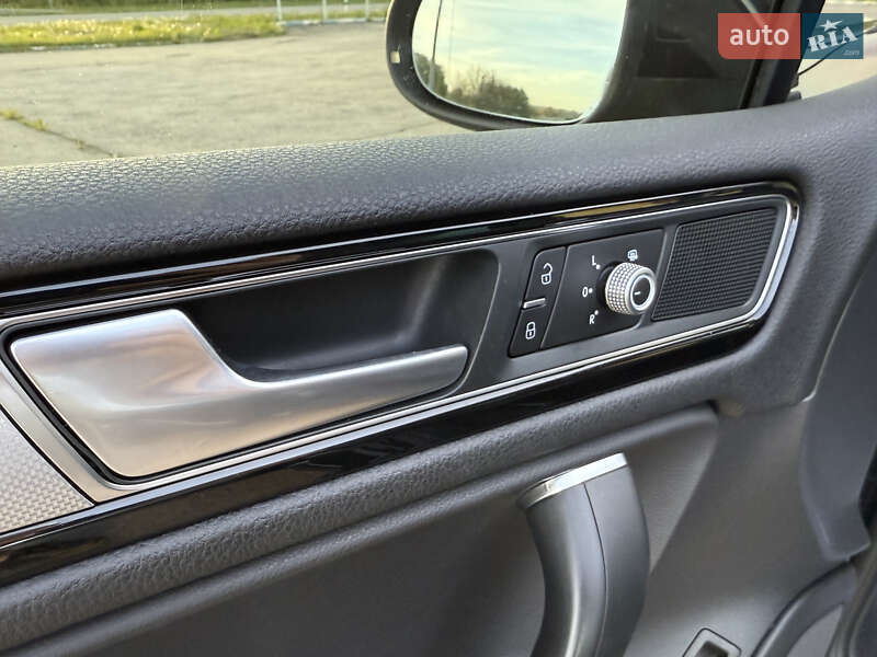 Позашляховик / Кросовер Volkswagen Touareg 2015 в Радивиліві