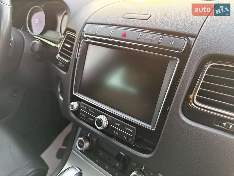 Позашляховик / Кросовер Volkswagen Touareg 2015 в Радивиліві