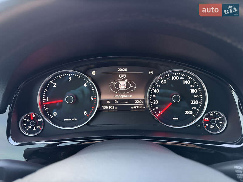 Позашляховик / Кросовер Volkswagen Touareg 2015 в Радивиліві