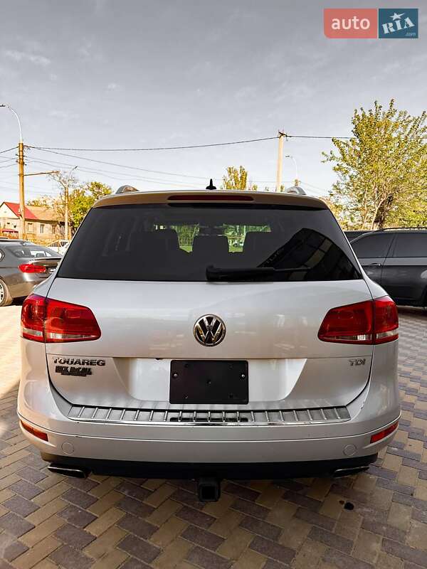 Внедорожник / Кроссовер Volkswagen Touareg 2011 в Николаеве
