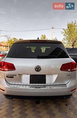 Внедорожник / Кроссовер Volkswagen Touareg 2011 в 