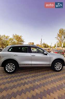 Внедорожник / Кроссовер Volkswagen Touareg 2011 в 