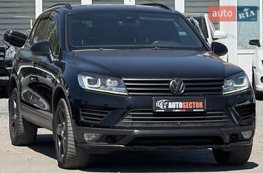 Внедорожник / Кроссовер Volkswagen Touareg 2017 в 