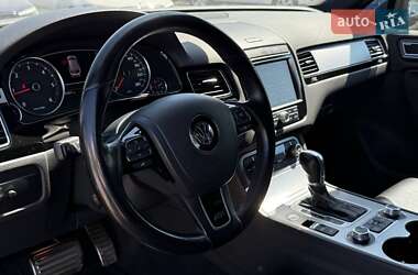 Внедорожник / Кроссовер Volkswagen Touareg 2017 в 