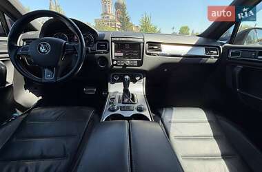 Внедорожник / Кроссовер Volkswagen Touareg 2017 в 