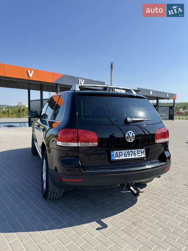 Внедорожник / Кроссовер Volkswagen Touareg 2005 в Золочеве