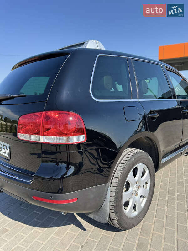 Внедорожник / Кроссовер Volkswagen Touareg 2005 в Золочеве