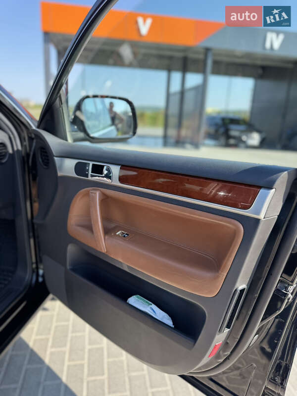 Внедорожник / Кроссовер Volkswagen Touareg 2005 в Золочеве