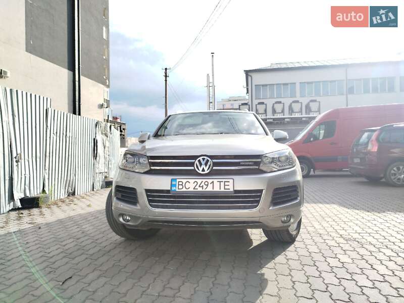 Позашляховик / Кросовер Volkswagen Touareg 2010 в Львові