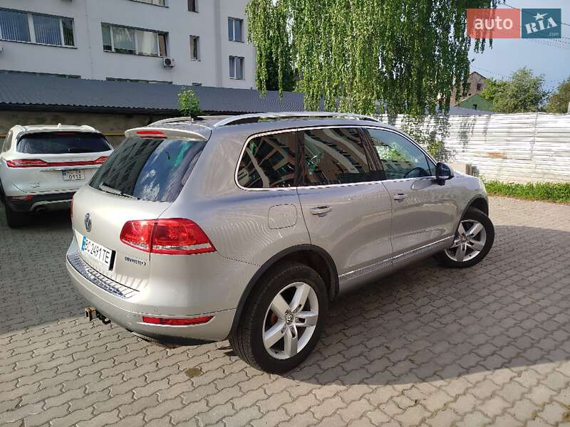 Позашляховик / Кросовер Volkswagen Touareg 2010 в Львові