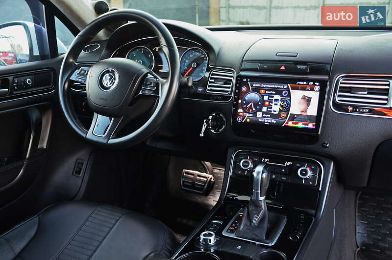 Позашляховик / Кросовер Volkswagen Touareg 2014 в Дніпрі