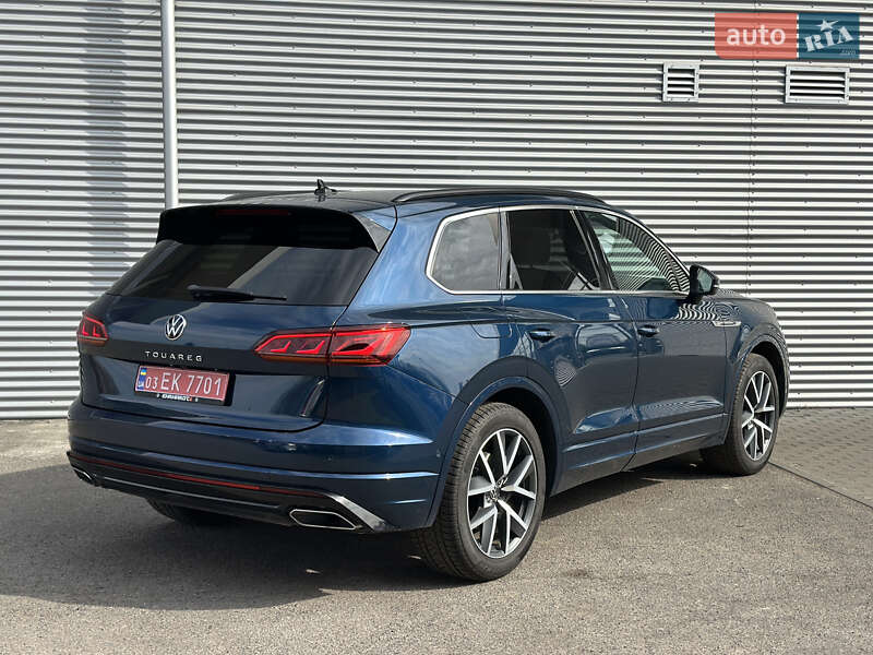 Позашляховик / Кросовер Volkswagen Touareg 2021 в Рівному