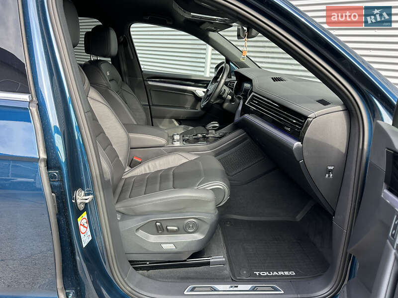 Позашляховик / Кросовер Volkswagen Touareg 2021 в Рівному