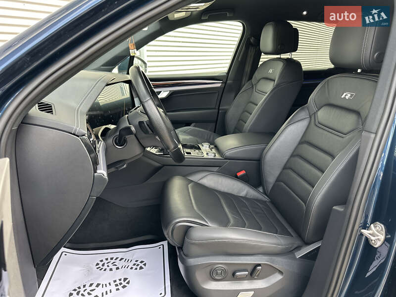 Позашляховик / Кросовер Volkswagen Touareg 2021 в Рівному