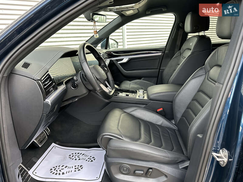 Позашляховик / Кросовер Volkswagen Touareg 2021 в Рівному