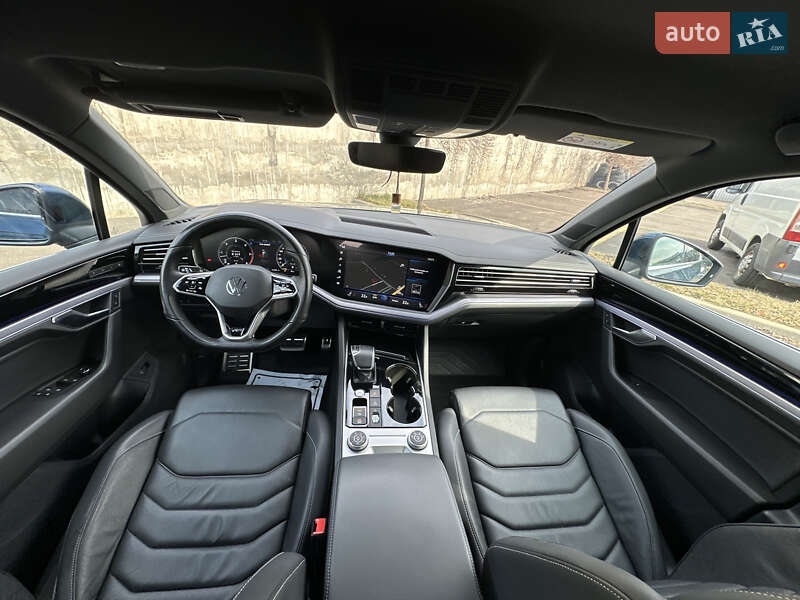 Позашляховик / Кросовер Volkswagen Touareg 2021 в Рівному