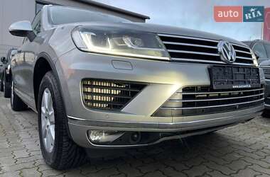 Позашляховик / Кросовер Volkswagen Touareg 2016 в 