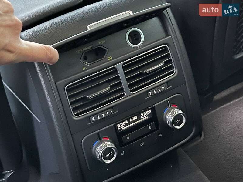 Внедорожник / Кроссовер Volkswagen Touareg 2016 в Житомире