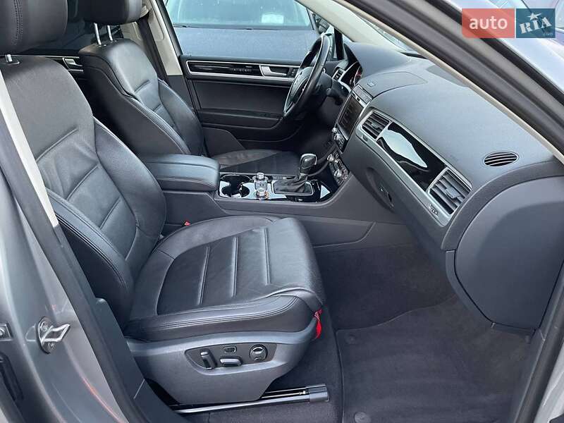 Внедорожник / Кроссовер Volkswagen Touareg 2016 в Житомире