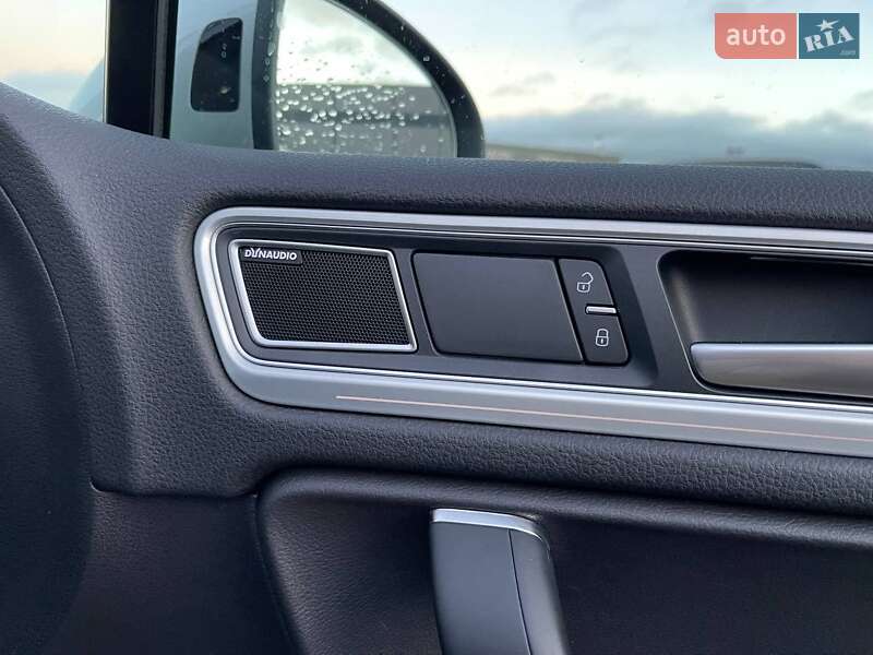 Внедорожник / Кроссовер Volkswagen Touareg 2016 в Житомире