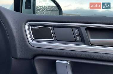 Позашляховик / Кросовер Volkswagen Touareg 2016 в 