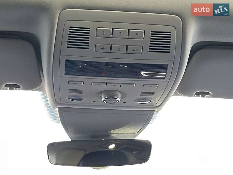 Внедорожник / Кроссовер Volkswagen Touareg 2016 в Житомире