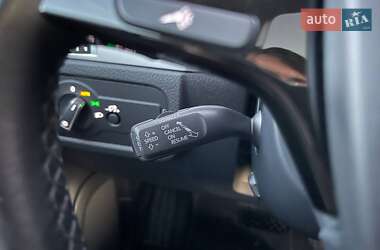 Позашляховик / Кросовер Volkswagen Touareg 2016 в 