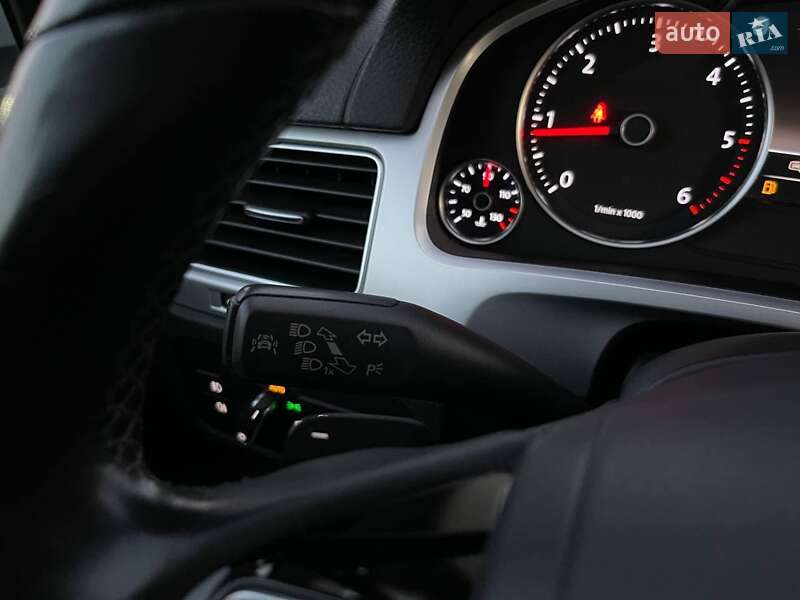 Внедорожник / Кроссовер Volkswagen Touareg 2016 в Житомире