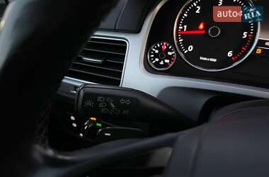 Позашляховик / Кросовер Volkswagen Touareg 2016 в 