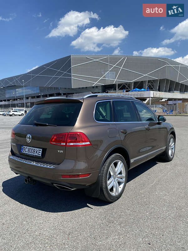 Позашляховик / Кросовер Volkswagen Touareg 2014 в Львові