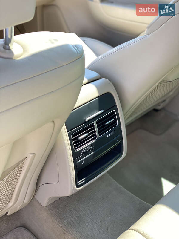 Позашляховик / Кросовер Volkswagen Touareg 2014 в Львові