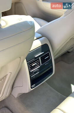 Позашляховик / Кросовер Volkswagen Touareg 2014 в 