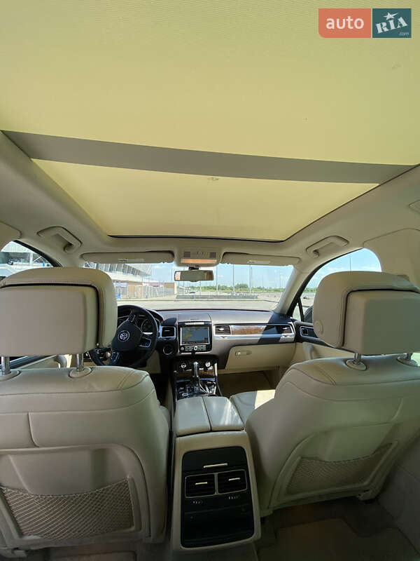 Позашляховик / Кросовер Volkswagen Touareg 2014 в Львові