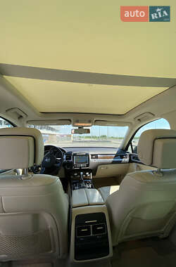 Позашляховик / Кросовер Volkswagen Touareg 2014 в 