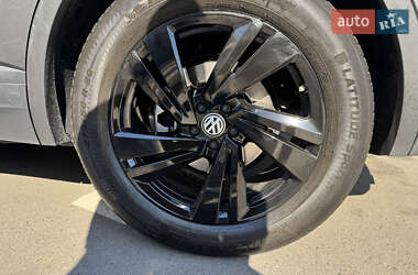 Внедорожник / Кроссовер Volkswagen Touareg 2022 в 