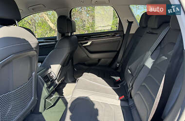 Внедорожник / Кроссовер Volkswagen Touareg 2022 в 