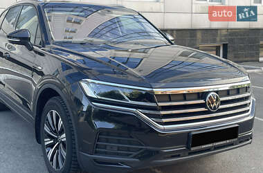 Позашляховик / Кросовер Volkswagen Touareg 2021 в 