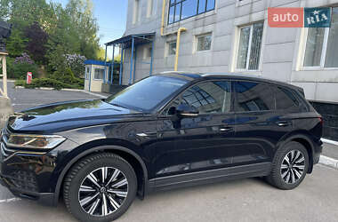 Позашляховик / Кросовер Volkswagen Touareg 2021 в 