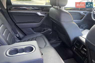 Позашляховик / Кросовер Volkswagen Touareg 2021 в 
