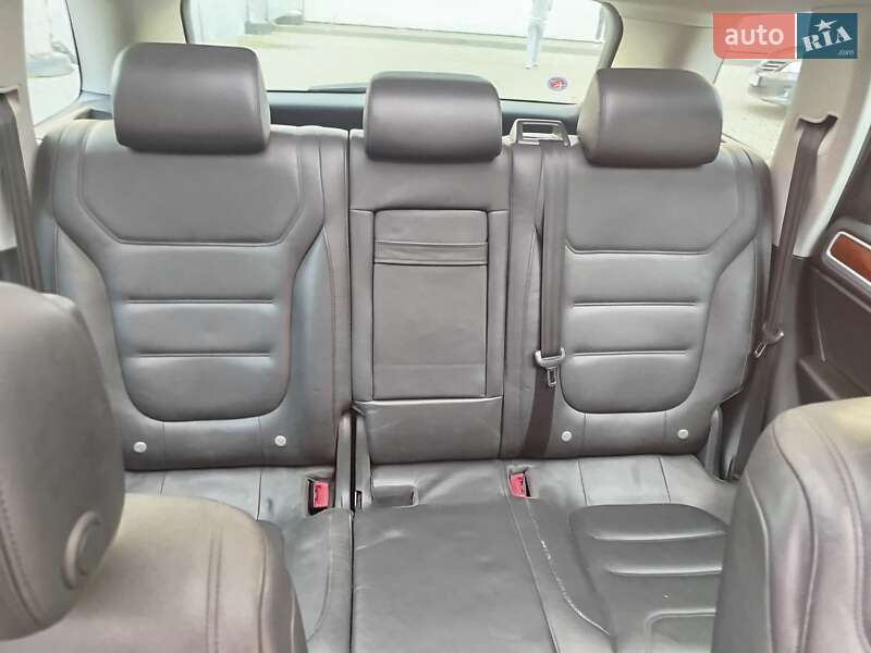 Позашляховик / Кросовер Volkswagen Touareg 2010 в Львові