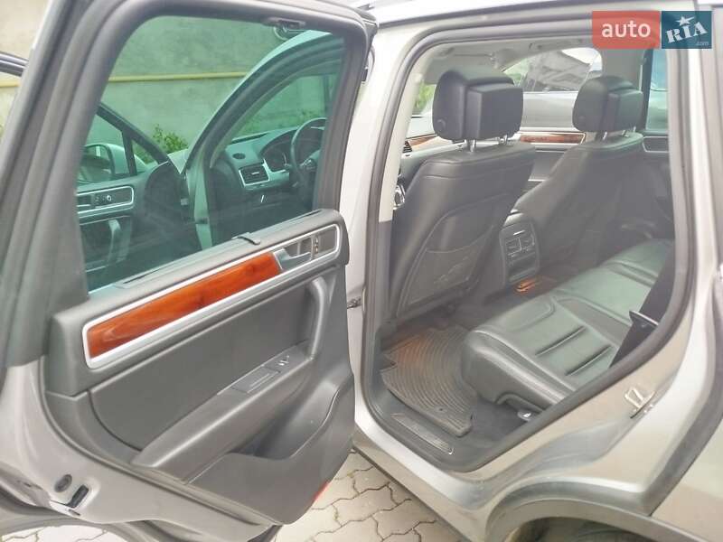 Позашляховик / Кросовер Volkswagen Touareg 2010 в Львові