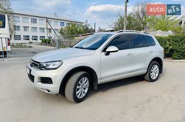 Позашляховик / Кросовер Volkswagen Touareg 2012 в 