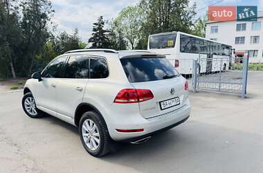 Позашляховик / Кросовер Volkswagen Touareg 2012 в 