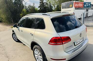 Позашляховик / Кросовер Volkswagen Touareg 2012 в 