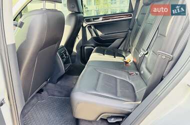 Позашляховик / Кросовер Volkswagen Touareg 2012 в 
