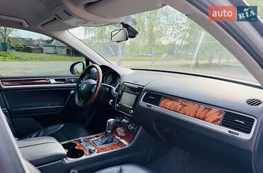 Позашляховик / Кросовер Volkswagen Touareg 2012 в 