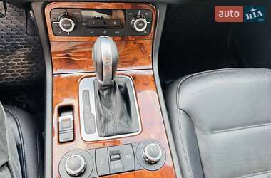 Позашляховик / Кросовер Volkswagen Touareg 2012 в 