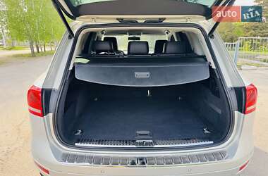Позашляховик / Кросовер Volkswagen Touareg 2012 в 