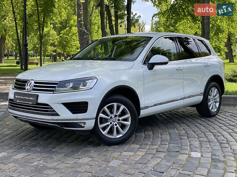 Внедорожник / Кроссовер Volkswagen Touareg 2015 в 